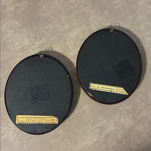 Vintage Oval Framed Portraits - Picture 2 of 13